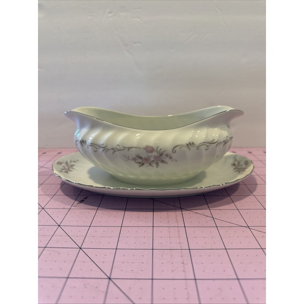 Gold Standard GST1 Gravy Boat 9"
